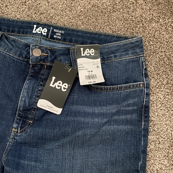 Lee Regular Fit Capri Mid Rise Jeans - Picture 3 of 9